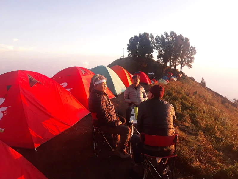 FAQ: What shoes that I need to use for Rinjani Mountain?