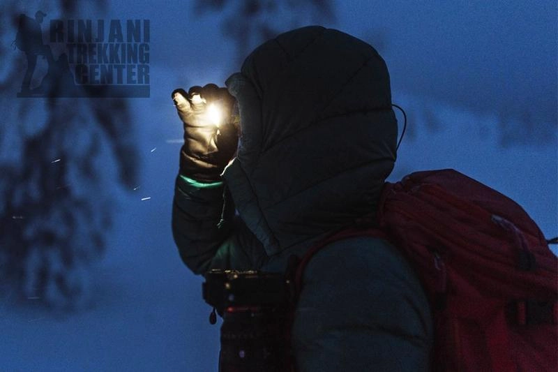 ไฟฉายคาดศีรษะแบบชาร์จได้: อุปกรณ์จำเป็นสำหรับการเดินป่า